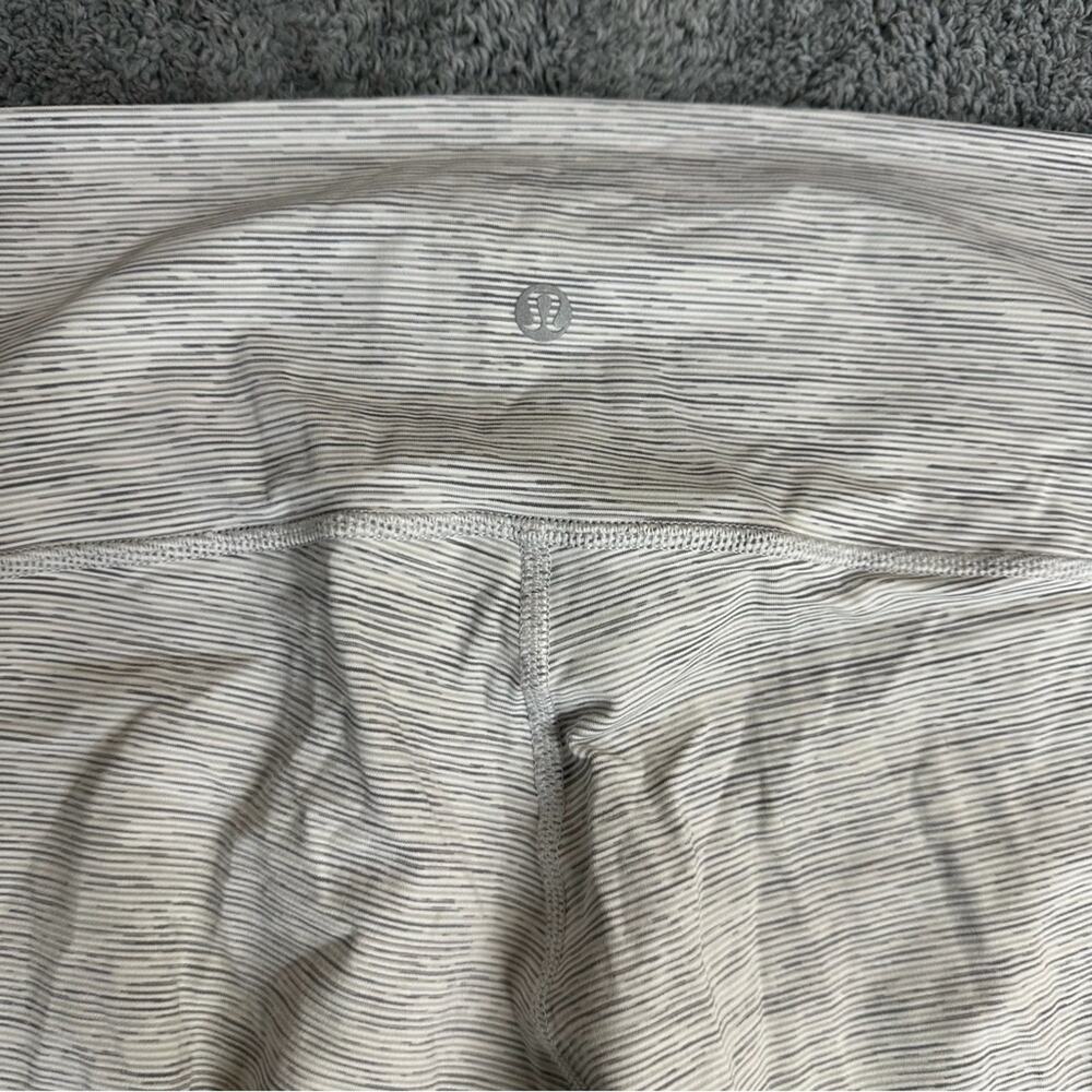 Lululemon Wunder Under Crop (High-Rise) Luxtreme 21"
Grey Size 10 - Picture 10 of 12